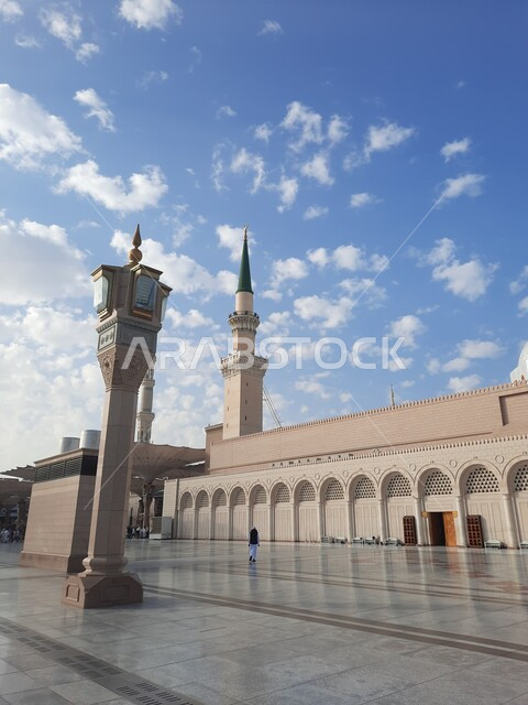 ساحة المسجد النبوي الشريف في المدينة المنورة بالمملكة العربية السعودية، الحرم النبوي الشريف، أماكن إسلامية مقدسة، المظلات الإلكترونية، معالم دينية إسلامية