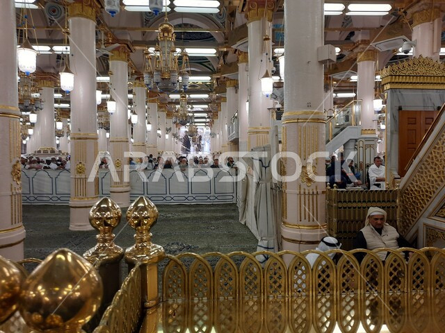 الروضة المباركة في المسجد النبوي الشريف بالمدينة المنورة في المملكة العربية السعودية، رياض الجنة، الفن الهندسي المعماري، زوار المسجد النبوي الشريف، أماكن إسلامية مقدسة، معالم دينية إسلامية