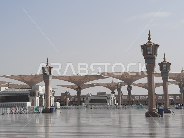 المسجد النبوي في المدينة المنورة بالمملكة العربية السعودية، ساحة المسجد النبوي الشريف، الحرم النبوي الشريف، أماكن إسلامية مقدسة، المظلات الالكترونية، معالم دينية إسلامية