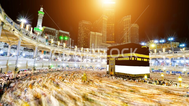 صورة بانوراما للحرم المكي الشريف في مكة المكرمة بالمملكة العربية السعودية ، أداء مناسك الحج والعمرة، العبادة والتقرب إلى الله، معالم دينية إسلامية، موسم الحج 2022 ، الحجاج المسلمين يؤدون الصلاة حول الكعبة المشرفة في مكة المكرمة