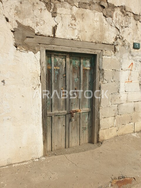 مباني تراثية قديمة في قرية طبب التراثية في ابها في المملكة العربية السعودية , صورة لأحد البيوت التراثية القديمة , قرية سعودية في منطقة عسير، مواقع تاريخية وتراثية ، معالم آثرية