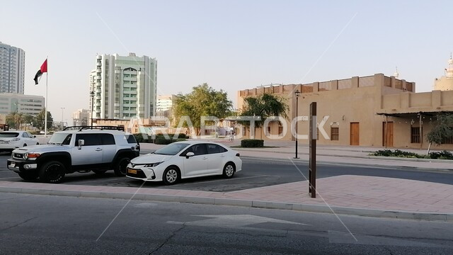 مواقف سيارات متحف عجمان في إمارة عجمان في دولة الامارات العربية المتحدة، التراث العربي الأصيل وفن العمارة في الماضي، قصر العائلة الحاكمة سابقا في عجمان، معالم سياحية تاريخية قديمة، مباني طينية قديمة من التراث الإماراتي، أماكن أثرية تاريخية في الإمارات