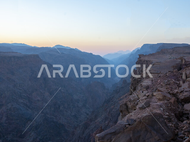 تكوينات الصخرية، مناظر طبيعية خلابة ، جبال ذات تشكيلات صخرية جذابة ، معالم حضارية 