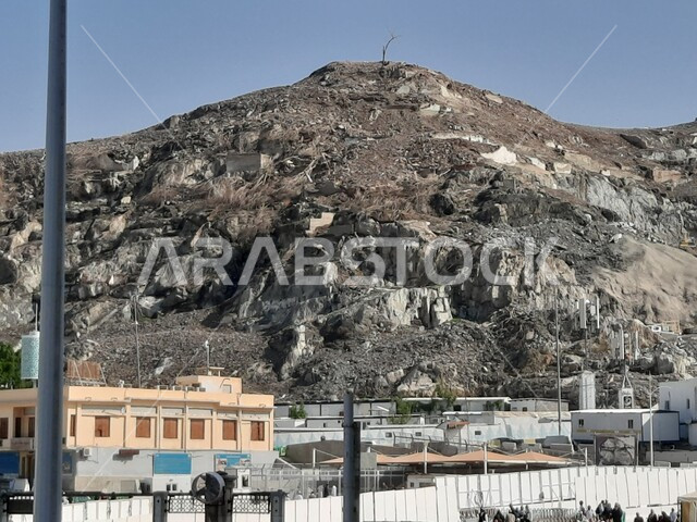  الحرم المكي الشريف في مكة المكرمة بالمملكة العربية السعودية ، أداء مناسك الحج والعمرة، العبادة والتقرب إلى الله، معالم دينية إسلامية، موسم الحج، الحجاج المسلمين يطوفون حول الكعبة المشرفة في مكة المكرمة، مبنى برج الساعة الملكي، أماكن إسلامية مقدسة