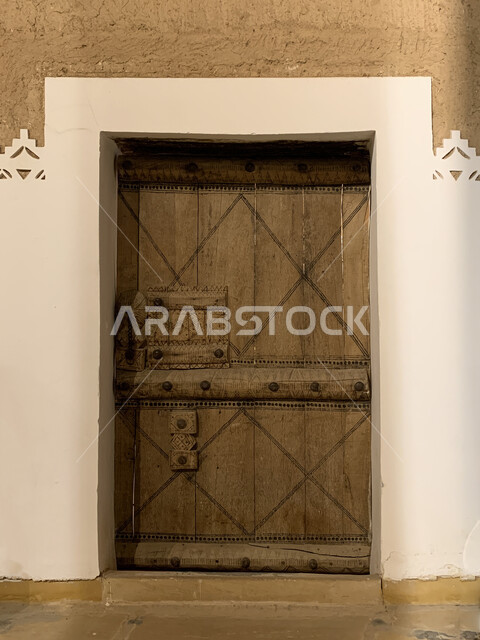 باب آثري قديم  ، بيوت شعبية تاريخية ، باب خشبي عتيق , شعبيات