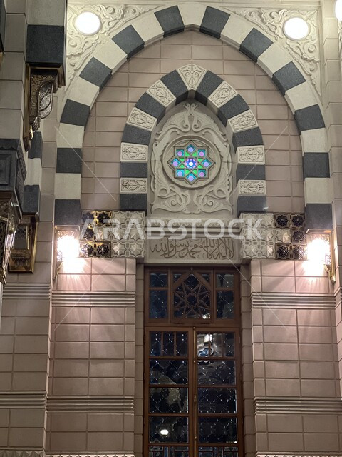 بوابة المسجد النبوي الشريف في المدينة المنورة بالمملكة العربية السعودية، الفن الهندسي المعماري الاسلامي ، المسجد النبوي الشريف