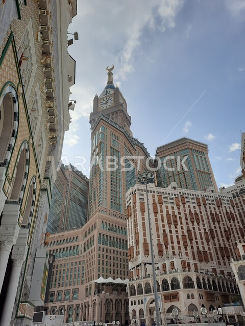 فنادق برج الساعه المطله على الحرم في مكة المكرمة بالمملكة العربية السعودية، أداء مناسك الحج والعمرة، العبادة والتقرب إلى الله، معالم دينية إسلامية، فنادق فاخره، الفن الهندسي المعماري، ساحة المسجد الحرام، الحرم المكي الشريف