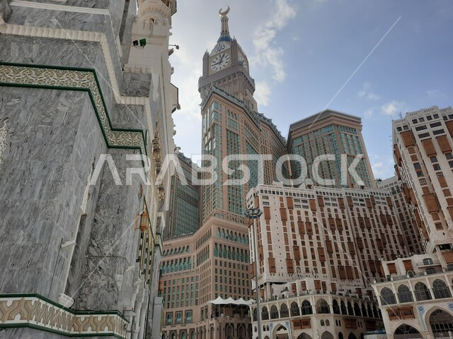 فنادق برج الساعه المطله على الحرم في مكة المكرمة بالمملكة العربية السعودية، أداء مناسك الحج والعمرة، العبادة والتقرب إلى الله، معالم دينية إسلامية، فنادق فاخره، الفن الهندسي المعماري، ساحة المسجد الحرام، الحرم المكي الشريف