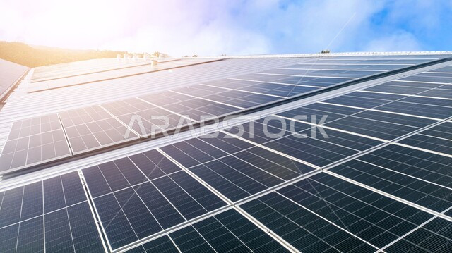 الألواح الشمسية الكهروضوئية , طاقة شمسية ، مفهوم إنتاج الطاقة المتجددة.
