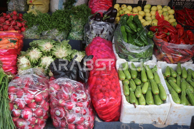 اسواق بيع الخضراوات والفواكة ، الاحتياجات المنزلية ، السلع والمواد الغذائية ، الخضراوات الطازجة ، الفواكة الطازجة