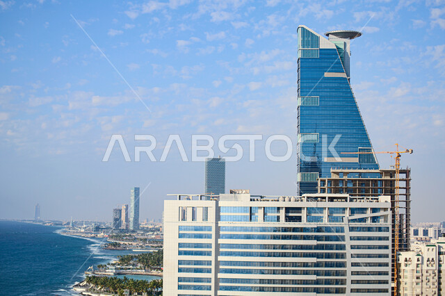 صورة جوية الواجهة البحرية لمدينة جدة بالمملكة العربية السعودية ، كورنيش جدة ، واجهة جدة البحرية ، الابراج وناطحات السحاب ، معالم جدة السياحية الشهيرة ، برج المقر الرئيسي للأعمال التجارية بجدة