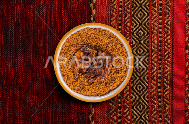 أرز بخاري مع الدجاج المندي ، مأكولات شعبية سعودية ، مطعم سعودي ، أطباق خليجية ، مطبخ سعودي