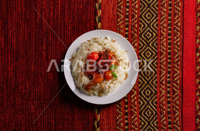 أرز بخاري مع الدجاج المندي ، مأكولات شعبية سعودية ، مطعم سعودي ، أطباق خليجية ، مطبخ سعودي