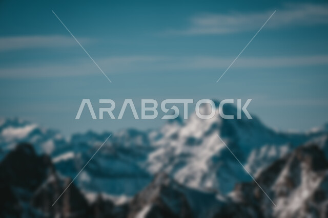 خلفية ضبابية مجردة لمفهوم الطبيعة ، خلفية مطموسه مجردة للطبيعة ، المرتفعات الجبلية