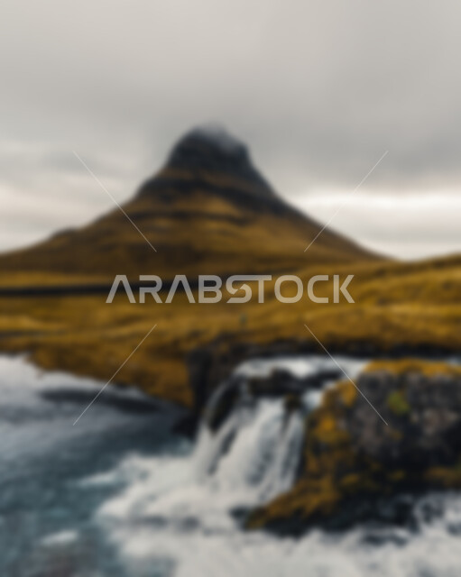 خلفية ضبابية مجردة لمفهوم الطبيعة ، خلفية مطموسه مجردة للطبيعة ، المرتفعات الجبلية