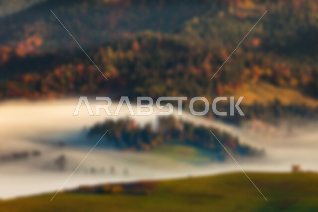 خلفية ضبابية مجردة لمفهوم الطبيعة ، خلفية مطموسه مجردة للطبيعة ، المرتفعات الجبلية