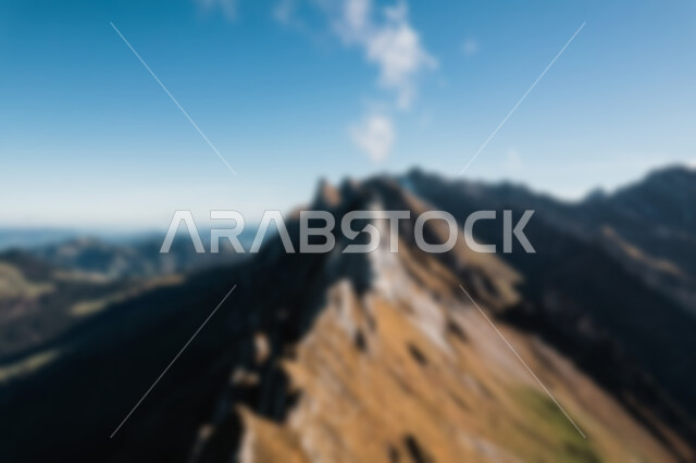 خلفية ضبابية مجردة لمفهوم الطبيعة ، خلفية مطموسه مجردة للطبيعة ، المرتفعات الجبلية