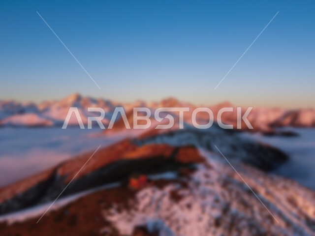 خلفية ضبابية مجردة لمفهوم الطبيعة ، خلفية مطموسه مجردة للطبيعة ، المرتفعات الجبلية