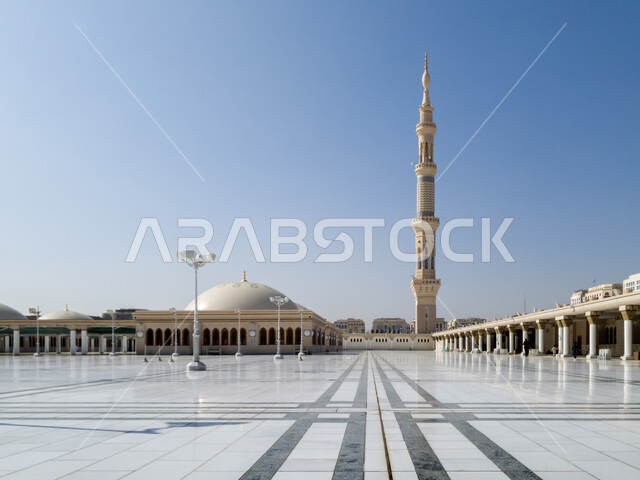 المسجد النبوي في المدينة المنورة بالمملكة العربية السعودية ، ساحة المسجد النبوي الشريف ، الحرم النبوي الشريف ، أماكن إسلامية مقدسة ، معالم دينية إسلامية