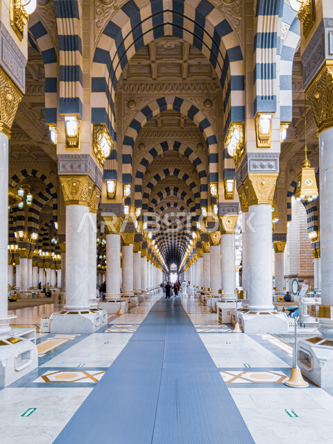 المسجد النبوي الشريف بالمدينة المنورة في المملكة العربية السعودية , الفن المعماري والديكور الداخلي للحرم المدني ، معالم دينية إسلامية ، أماكن إسلامية مقدسة ، الحرم النبوي الشريف ، إسلاميات وعبادة