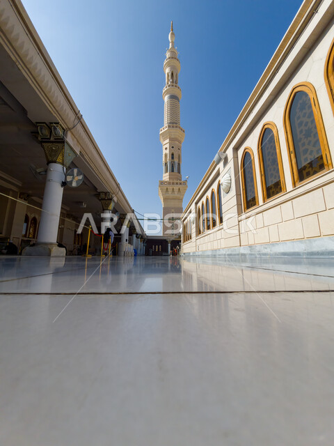 ساحة المسجد النبوي الشريف في المدينة المنورة في المملكة العربية السعودية ، الحرم النبوي الشريف ، معالم دينية إسلامية