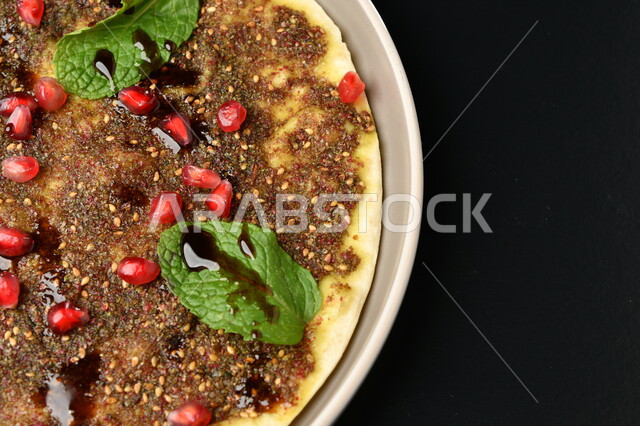 مناقيش زيت وزعتر ، المعجنات و المخبوزات ، وجبة الفطور الصباحي ، مأكولات عربية