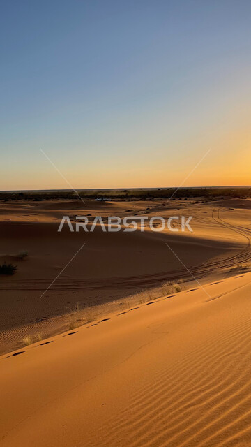 الكثبان الرملية الصحراوية بروضة خريم شرق مدينة الرياض بالمملكة العربية السعودية ، التلال الرملية ، الكثبان الرملية ، البيئة الصحراوية ، صحاري السعودية ، الرمال الذهبية الناعمة
