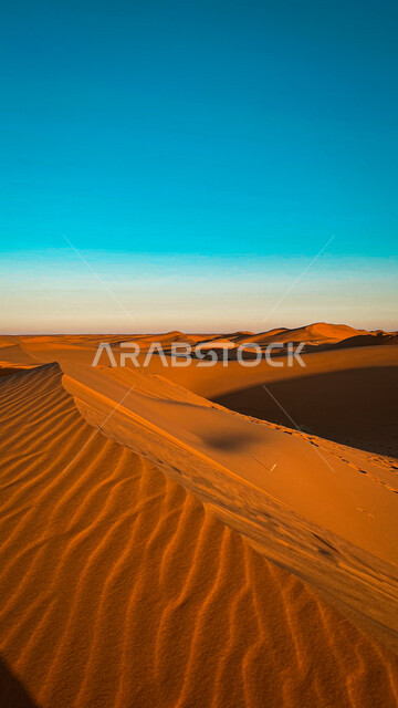 الكثبان الرملية الصحراوية بروضة خريم شرق مدينة الرياض بالمملكة العربية السعودية ، التلال الرملية ، الكثبان الرملية ، البيئة الصحراوية ، صحاري السعودية ، الرمال الذهبية الناعمة