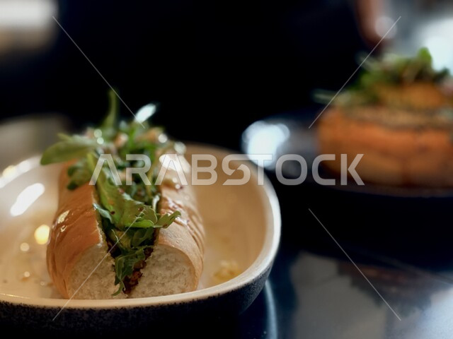 طبق افطار شطيرة بالأعشاب الخضراء الصحية، وجبات الطعام الشهية، وجبة خفيفة، وجبة صحية، اكلات شعبية، مطاعم المأكولات العربية، فطور صباحي، افطار فنادق.