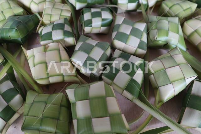 كيتوبات (فطائر الأرز)، أوراق جوز الهند المشكلة، ورقيات وأعشاب، طعام ووصفات صحية، فاكهة جوز الهند