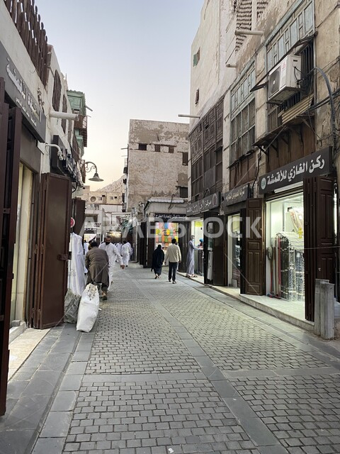 المدينة التاريخية في جدة بتصميم معماري عربي و إسلامي قديم ، أماكن سياحية تاريخية في المملكة العربية السعودية ، معالم تاريخية في جدة البلد ، مدينة جدة التاريخية ، المباني الأثرية في البلد التاريخي في مدينة جدة