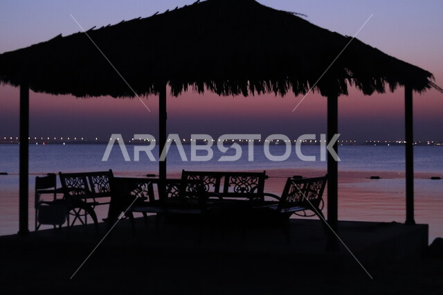 شاطئ نصف القمر في المنطقة الشرقية  بالمملكة العربية السعودية ، شواطئ الشرقية في مدينة الخبر في الدمام ، السياحة في السعودية