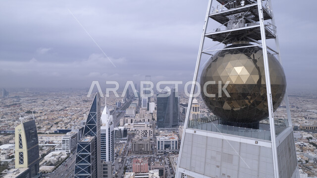 برج الفيصلية في الرياض بالمملكة العربية السعودية، الابراج وناطحات السحاب، الفن الهندسي المعماري، معالم الرياض المشهورة