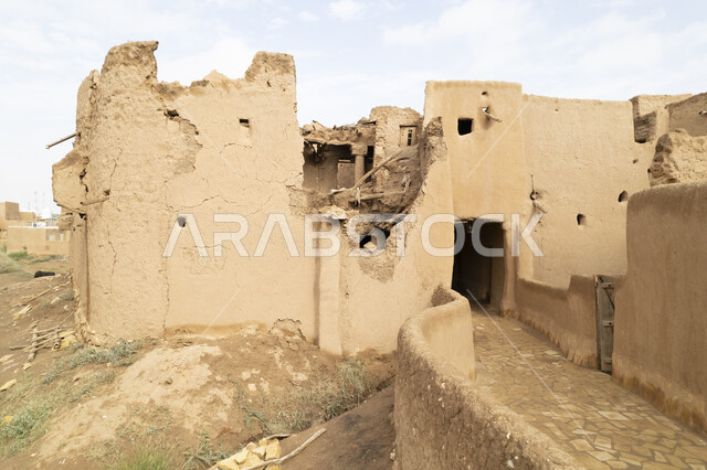 بيوت تراثية طينية قديمة في المملكة العربية السعودية،  معالم تاريخية وأثرية قديمة، القرى والمدن التاريخية، بيوت اثرية، منازل قديمة محطمة