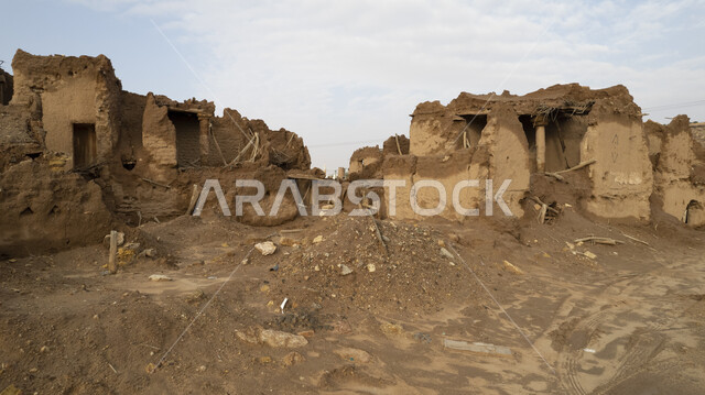 بيوت تراثية طينية قديمة في المملكة العربية السعودية،  معالم تاريخية وأثرية قديمة، القرى والمدن التاريخية، بيوت اثرية، منازل قديمة محطمة