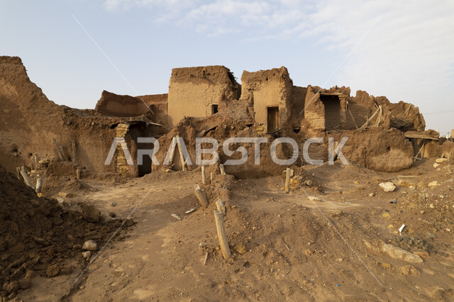بيوت تراثية طينية قديمة في المملكة العربية السعودية،  معالم تاريخية وأثرية قديمة، القرى والمدن التاريخية، بيوت اثرية، منازل قديمة محطمة