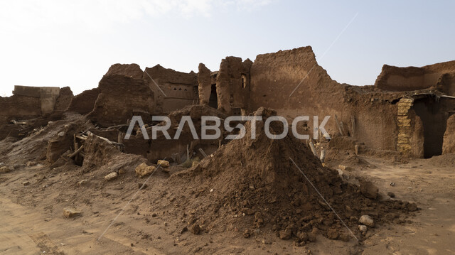 بيوت تراثية طينية قديمة في المملكة العربية السعودية،  معالم تاريخية وأثرية قديمة، القرى والمدن التاريخية، بيوت اثرية، منازل قديمة محطمة