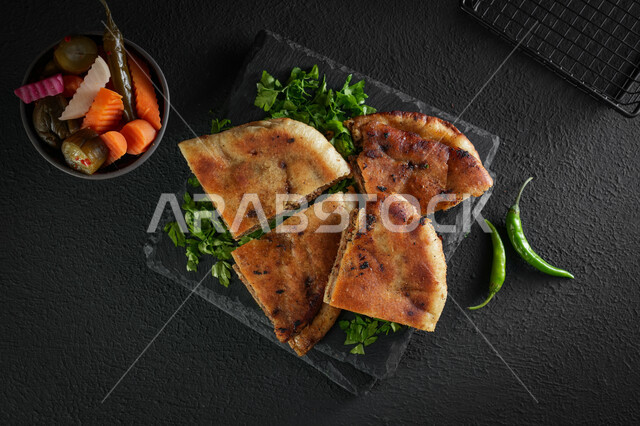فطيرة الحواوشي المصريه، الخبز المحشو باللحم، فطائر ومعجنات، أكلات عربية، أطباق شعبية، وصفات وأطباق طعام لذيذة، مطاعم للمأكولات العربية الشرقية، أكلات عربية شعبية