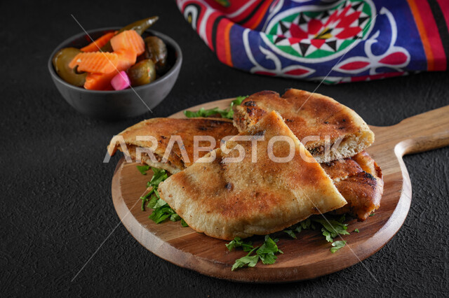 فطيرة الحواوشي المصريه، الخبز المحشو باللحم، فطائر ومعجنات، أكلات عربية، أطباق شعبية، وصفات وأطباق طعام لذيذة، مطاعم للمأكولات العربية الشرقية، أكلات عربية شعبية