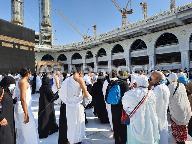 الحرم المكي الشريف في مكة المكرمة بالمملكة العربية السعودية ، أداء مناسك الحج والعمرة ، موسم الحج 2023 ، الحجاج المسلمين يطوفون حول الكعبة المشرفة في مكة المكرمة ، المسجد الحرام