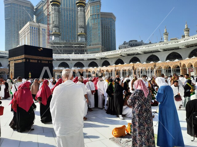 الحرم المكي الشريف في مكة المكرمة بالمملكة العربية السعودية ، أداء مناسك الحج والعمرة ، موسم الحج 2023 ، الحجاج المسلمين حول الكعبة المشرفة في مكة المكرمة ، المسجد الحرام