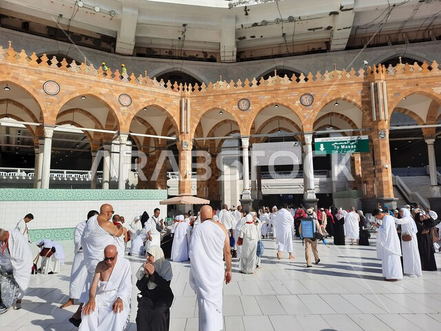 الحرم المكي الشريف في مكة المكرمة بالمملكة العربية السعودية ، أداء مناسك الحج والعمرة ، موسم الحج 2023 ، الحجاج المسلمين في المسجد الحرام في مكة المكرمة