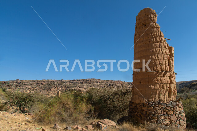 الحصون والقلاع الاثرية في عسير بالمملكة العربية السعودية، الجبال والمرتفعات، الاشجار والنباتات الخضراء، معالم تاريخية واثرية قديمة، القرى والمدن التاريخية، منازل قديمة
