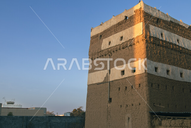  قلعة آثرية قديمة في عسير بالمملكة العربية السعودية، معالم تاريخية واثرية قديمة، بيوت تراثية طينية قديمة، القرى والمدن التاريخية، منازل قديمة، معالم سياحية عريقة، فن معماري عربي قديم