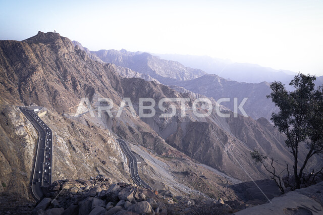 جبال الهدا في الطائف بالمملكة العربية السعودية، الجبال والمرتفعات، عقبة الهدا، القمم الجبلية، الجبال الصخرية، جبال الطائف، الطبيعة الجبلية في السعودية