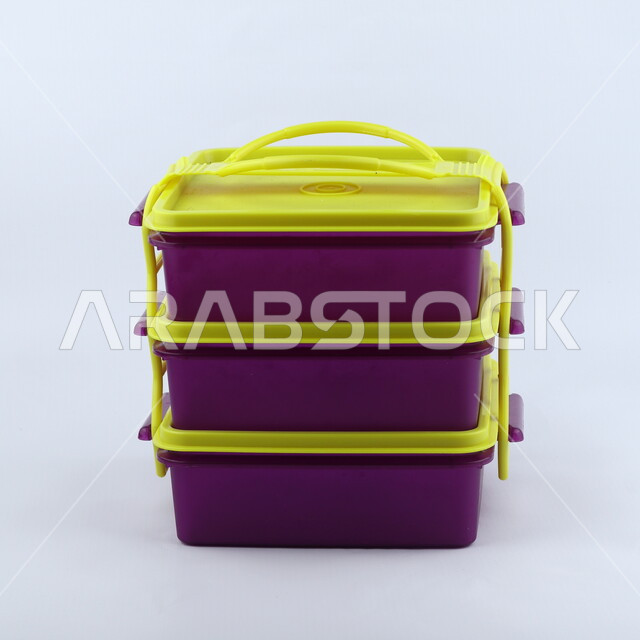 علبه من البلاستيك لحفظ الطعام, علب وجبات الطعام, صندوق حفظ الأطعمه, أدوات الطعام, خلفيه بيضاء, أواني بلاستيكيه