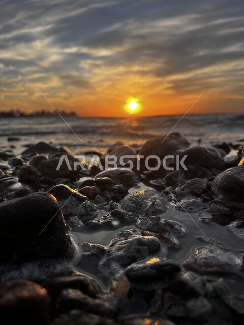seashore, nature wallpaper, sunset in the sky, sun rays, rocks