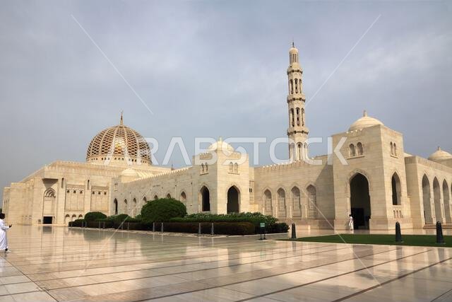 ornate door sultan qaboos grand mosque muscat oman middle east - Photo