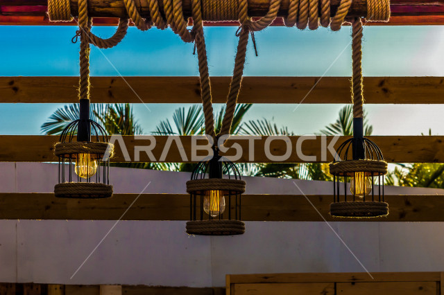 فانوس عربي ، ضوء الشارع التلقائي على الحائط ، مستشعر الضوء معلق بالسقف ، الإضاءة الزخرفية بالشوارع ، بتصميم عربي سعودي 