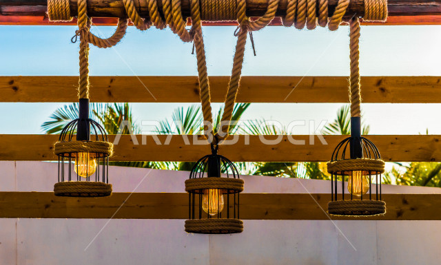 فانوس عربي ، ضوء الشارع التلقائي على الحائط ، مستشعر الضوء معلق بالسقف ، الإضاءة الزخرفية بالشوارع ، بتصميم عربي سعودي 